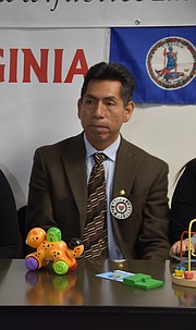 CELEBRACIÓN. Edgar Aranda de VACOLAO aseveró que este logro es un aliciente importante para la lucha por derechos de los inmigrantes. | FOTO: Tomás Guevara - ETL