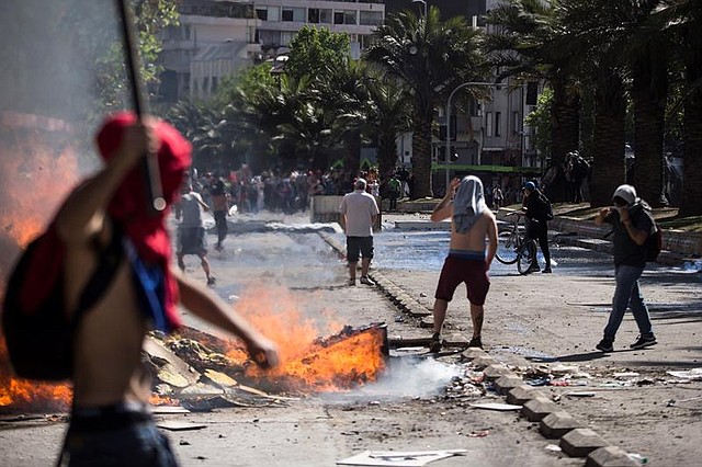 MEDIDAS. El Gobierno de Chile ha aplicado medidas que busquen frenar los disturbios pero no se ha generado la tranquilidad en el país. FOTO EFE - Alberto Valdés