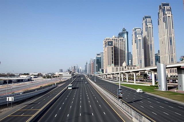 MEDIDAS. Según los informes, las autoridades de Dubai anunciaron el 4 de abril la ampliación del programa de esterilización a las 24 horas del día durante dos semanas debido a la actual pandemia de la enfermedad Covid-19 causada por el coronavirus SARS-CoV-2