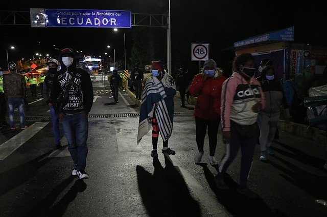 MIGRACIÓN. Los venezolanos exigían cruzar a Colombia para regresar a su país, Venezuela, aunque las fronteras están cerradas desde marzo por la pandemia del coronavirus. | Foto: Efe/Xavier Montalvo.