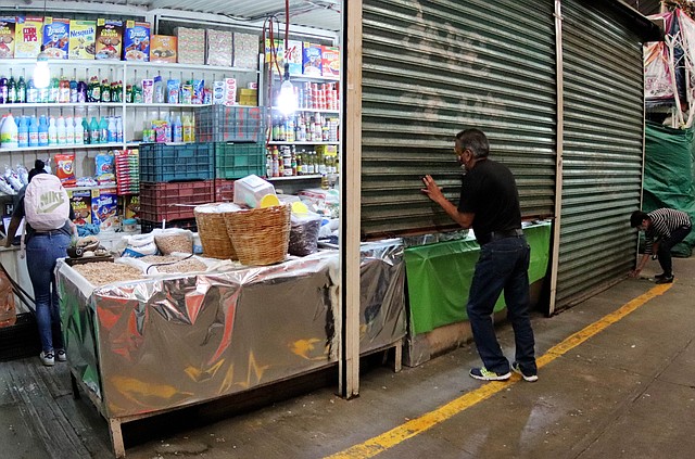 OPCIÓN. El teletrabajo no es una opción para todos los comerciantes. Hay quienes deben acudir a su lugar de empleo.