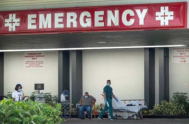 FÁRMACOS. Las medicinas se diferencian de las vacunas, ya que las primeras tratan a los
pacientes infectados y las segundas previenen la enfermedad. | Foto: Efe/Cristóbal Herrera.