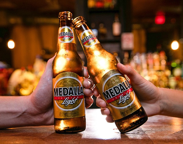 COMPRAS. Medalla Light llegó inicialmente a Florida y se ha comenzado a distribuir en otros estados del país. | Foto: cortesía.