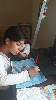 ARTE. Pintura es una de las actividades artísticas virtuales en la que quiere inscribirse Kenzie López, durante este verano. FOTO: Cortesía Linda Rivas