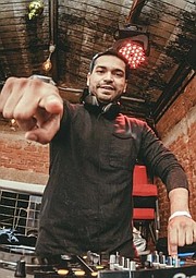 César Arellano inició sus espectáculos musicales en los años 90 y fue DJ de las discotecas más importantes de Venezuela. Hoy en día toca en las principales discotecas y bares de Miami. Su exitosa carrera le ha llevado a espectáculos en varios países, entre ellos Estados Unidos, España, México, Colombia, República Dominicana, Costa Rica y Polonia. | Foto: cortesía.