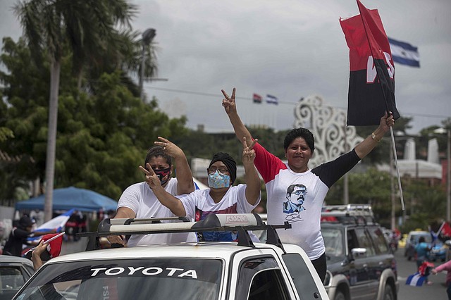 CARAVANA. Simpatizantes del gobierno conmemoración la revolución popular Sandinista el
domingo 19 de julio, en Managua. | Crédito: Efe/Jorge Torres.
