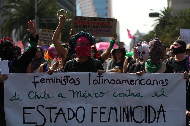 VIOLENCIA. Las mujeres han cobrado protagonismo en los últimos años en la lucha contra la violencia hacia ellas. | Foto: Efe/Sashenka Gutiérrez.