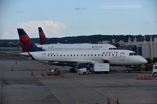 VUELOS. Solo la aerolínea Avianca ha anunciado su itinerario hacia El Salvador con un vuelo diario una vez sea permitido, el resto de los operadores no se han pronunciado.  | Foto: Tomás Guevara para El Tiempo Latino.