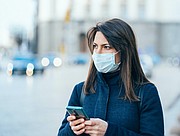 Mascarilla. El uso de la mascarilla cuando sale fuera de casa debe ser una obligación innegociable mientras dure la pandemia y no esté lista una vacuna efectiva. FOTO: Cortesía Kaiser Permanente