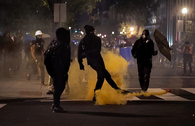 MANIFESTACIONES. Las protestas son en rechazo a la violencia policial, principalmente hacia las personas afroamericanas. | Foto: Evelyn Hockstein para The Washington Post.