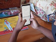 TELÉFONO. Algunos niños y adolescentes tuvieron que aprender con la ayuda del teléfono porque en sus casas no tenían computadora. | FOTO: Cortesía