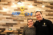 REINVENCIÓN. “Ninguno de nosotros esperábamos esta situación. Sin embargo, tuvimos que reinventar el negocio”, explicó Ali Arellano, co-propietario junto a Gabriela Febres de ArepaZone. | FOTO: Cortesía del restaurante