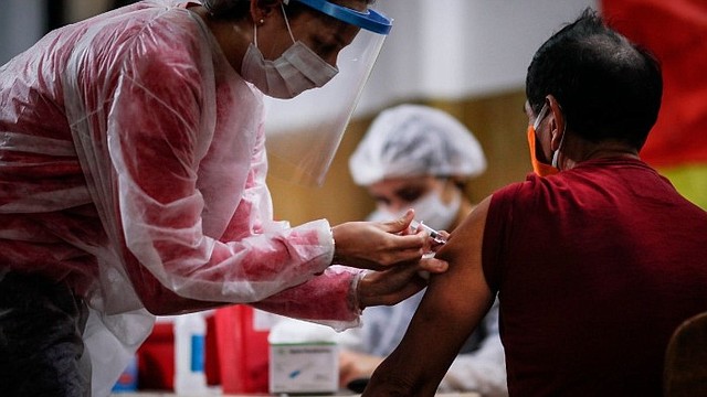 MEDICINA. Especialistas invitan a padres y representantes a vacunar a los niños/EFE