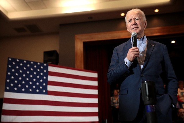 NÚMEROS. En los suburbios, las mujeres prefieren a Biden en un 55%, en comparación con el 41% que obtiene Trump, mientras que un 4% se mantienen indecisas/Gage Skidmore-Flickr