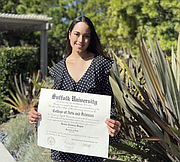Laura Alvarez recibió su diploma por correo. Crédito: @lauraalvarez16/instagram