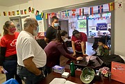 En Lancaster, una ciudad en el centro de Pensilvania con creciente sabor latino, grupos como CASA en Acción organizan bancos de llamadas y sesiones informativas para educarlos sobre el poder de su voto. | FOTO: María Peña - ETL