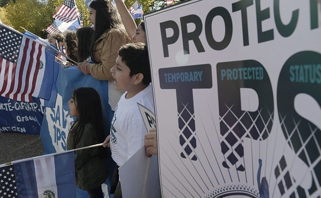 BENEFICIARIOS. El programa TPS y DACA protege a cientos de miles de migrantes/EFE