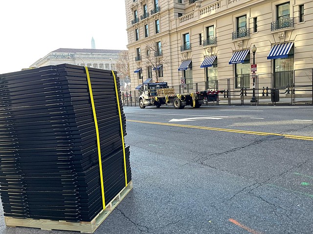 SEGURIDAD. Las cercas son instaladas en el centro de DC. | Foto: Ricardo Sánchez-Silva.