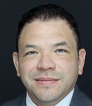 Carlos Vásquez, oficial de préstamos hipotecarios de Texas Bank Financial.