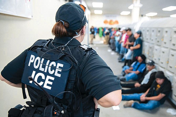 ICE busca opciones a la detención de indocumentados