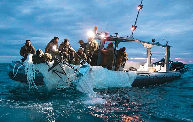 Misteriosos objetos derribados en Alaska y Canadá