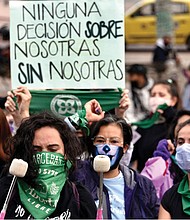 Encuestas muestran una y otra vez que una clara mayoría de estadounidenses apoya el acceso a un aborto seguro, incluso cuando los grupos conservadores presionan para limitar el procedimiento o prohibirlo por completo.