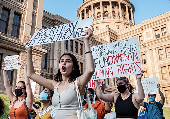 Más mujeres demandan a Texas