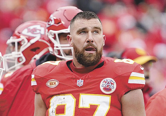 Kelce firma millonario contrato