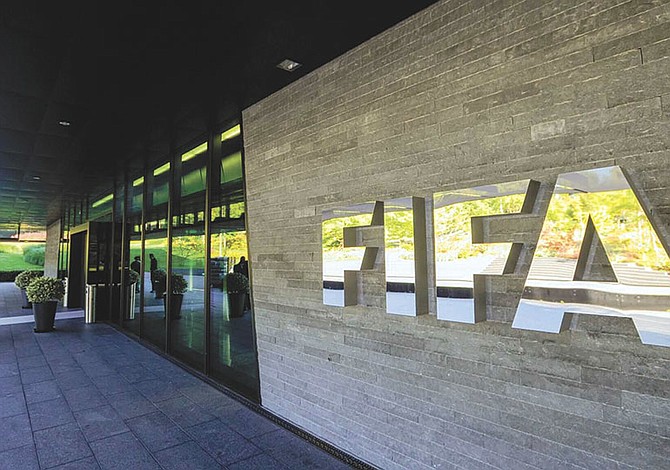 FIFA y UEFA reciben revés de justicia española