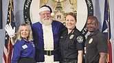 UNIDOS. Margarine G. Beaman,  Blue Santa, Lisa Davis Jefe del Departamento de Policía de Austin y Lt. Allen McClure.