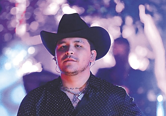 ¿Christian Nodal en problemas?