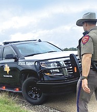 El DPS de Texas hace un llamado a todos los conductores a manejar con precaución y respetar las leyes de tránsito durante esta época de fiestas para evitar accidentes y multas.