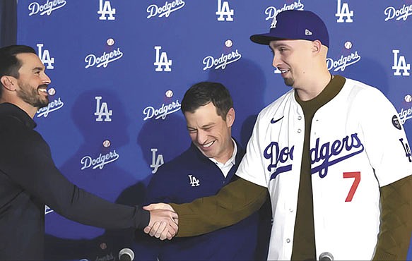 Dodgers fichan a Blake Snell por 182 millones de dólares