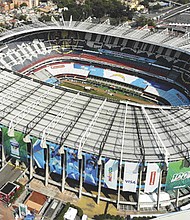 El Estadio Azteca cuenta con una capacidad de 83,264 espectadores, es el estadio más grande de México y uno de los más grandes del mundo.