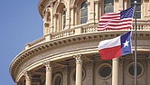 Con el inicio de un nuevo año, los residentes de Austin y de todo Texas se enfrentan a cambios importantes en la legislación estatal. Desde impuestos a la propiedad hasta inspecciones de vehículos y privacidad de datos, estas reformas prometen tener un impacto directo en la vida cotidiana. Estas nuevas leyes en Texas fueron aprobadas por la 88ª Legislatura en 2023 y entraron en vigor el 1 de enero de 2025.