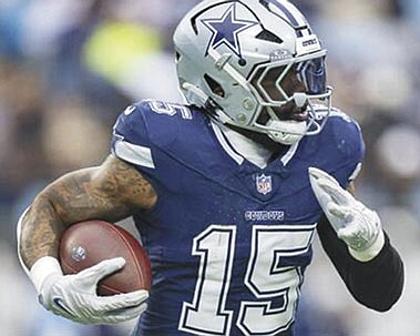 Ezekiel Elliott firma con los Chargers para disputar los playoffs