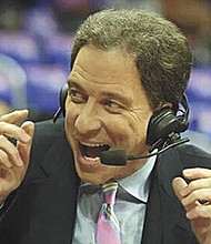 El legendario comentarista deportivo Kevin Harlan está cerca de un acuerdo para convertirse en el segundo comentarista de play-by-play de la NBA en Amazon Prime, según informó The Athletic.