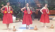 Bailarinas de Hula, una danza hawaiana, en el Festival de Hawaii en el Museo del Indio Americano de DC.