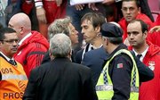 Los entrenadores del Porto y Benfica casi se entran a golpes en el clásico del fútbol portugués. 