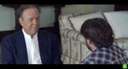 Entrevista tomada del canal de YouTube misextatv, en la que Jordi Évole conversa con el cantante Julio Iglesias sobre sus presentaciones para políticos famosos, su relación con los Clinton y cómo ayudó a mejorar las relaciones entre España y Estados Unidos.